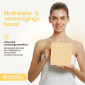 collagen-glow-mask-hydratatie-versteviging.jpg: Modell zeigt die Collagen Glow Boost Maske mit Schwerpunkt auf Feuchtigkeitszufuhr und Hautstraffung.