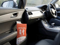 Urinbeutel im Türfach eines Autos